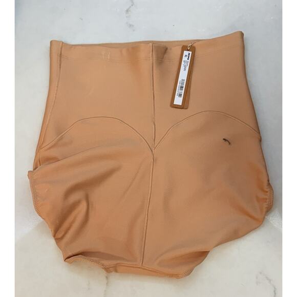 SKIMS Other - NWT $74 Skims Body Core Sculpt Butt Lifting Brief Small Clay Panties FLAW